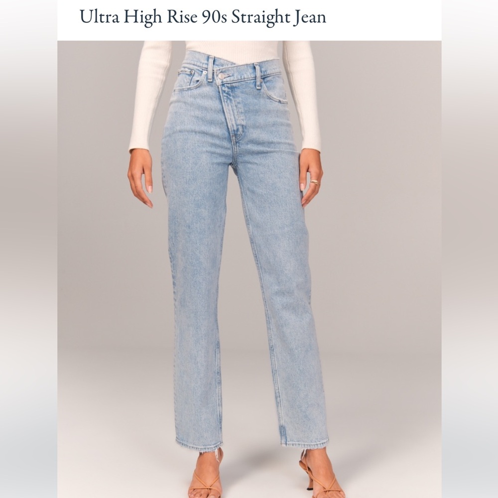 Abercrombie & Fitch Ultra High Rise Straight Jean